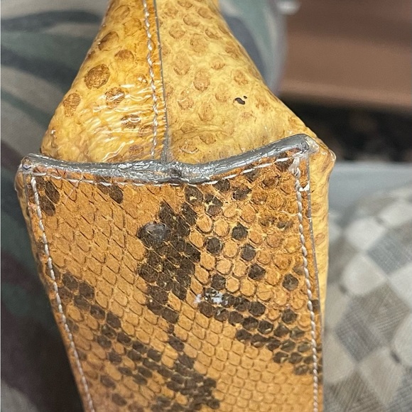 Gorgeous MAXX New York patent leather bag! - Picture 7 of 8